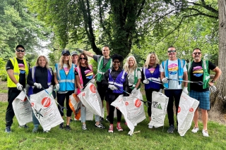 Volunteers at a SOLVE cleanup