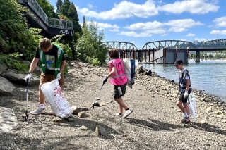 Volunteers cleaning up the shoreline of the Willamette River